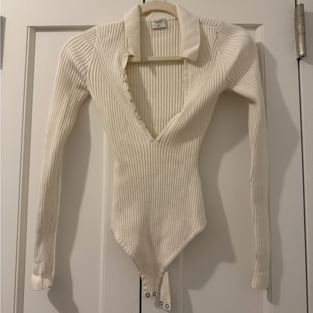 Abercrombie & Fitch Ribbed Deep V Collared Bodysuit - Cream